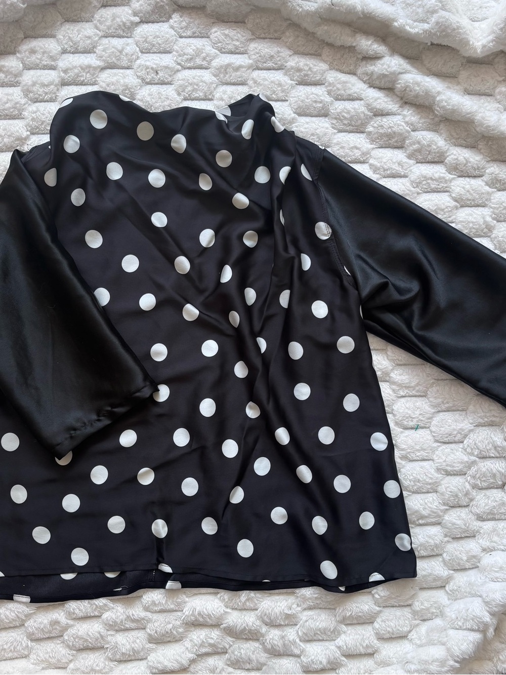 Worthington Black and White Polka Dot Satin Top w Puffed 3/4 length sleeves Sz L